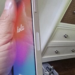 i phone 13. rosa   casi nuevo.  128go