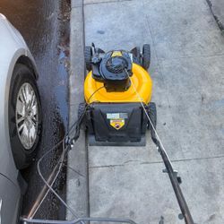 Lawnmower dewalt150cc self propelled costumer return to Home Depot missing frame & bag 