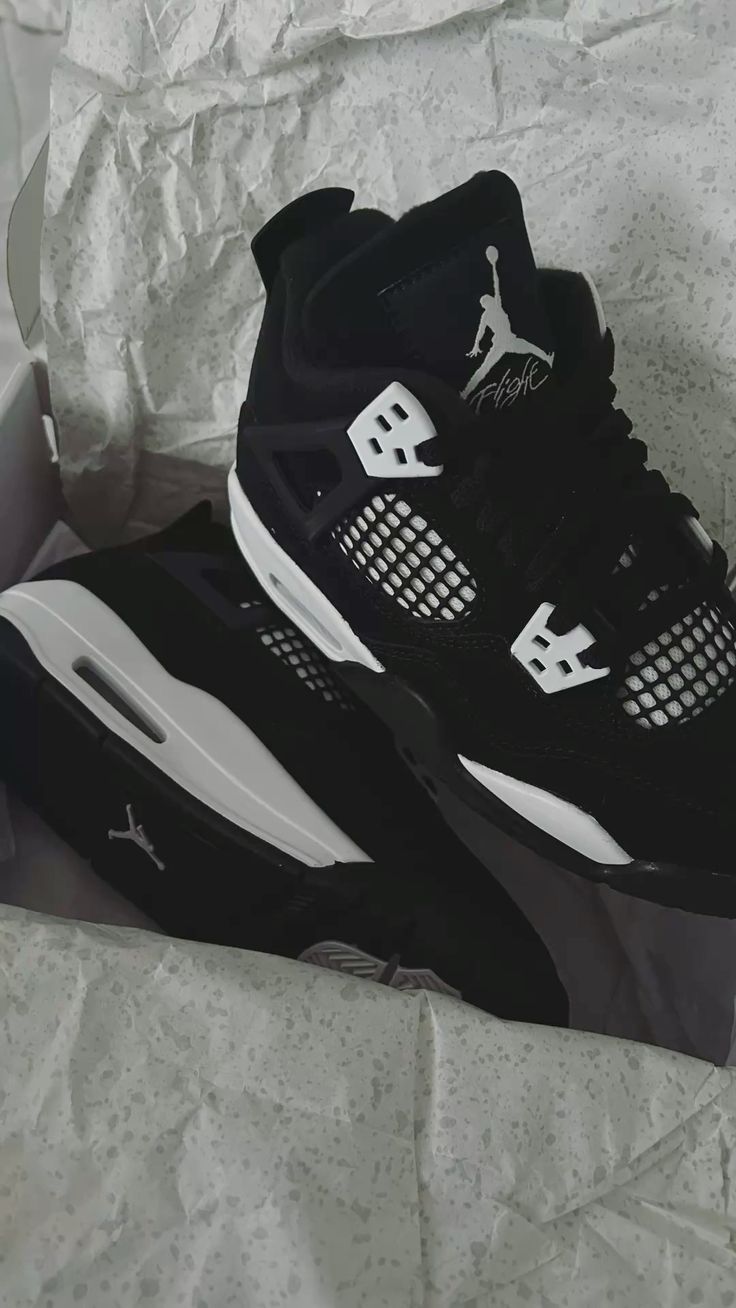 jordan 4s white thunder
