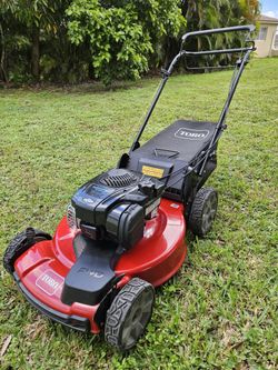 Self-Propelled Toro lawnmower 21" - Like New