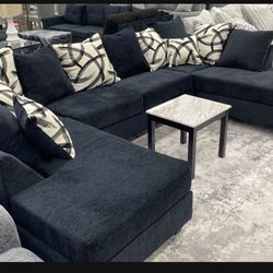NEW BLACK XL SECTIONAL WITH FREE DELIVERY 