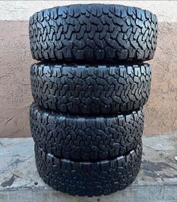 265/70/17 bffgoodrich  vendo un set de llantas usadas excelente condiciones de vida las 4 ✅🤩I am selling a set of used tires, all 4 in excellent livi
