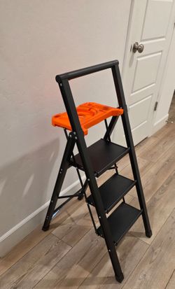 3-Step Folding Step Ladder with Tool Tray
