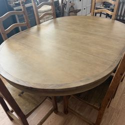 Expandable dining table with 6 chairs.