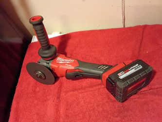 Excelente condiciones M18 MILWAUKEE FUEL 5" grainer tool only $$$135