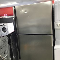 GE 18 Cu Ft Top And Bottom Black And Stainless Steel Fridge. 1 year Warranty 