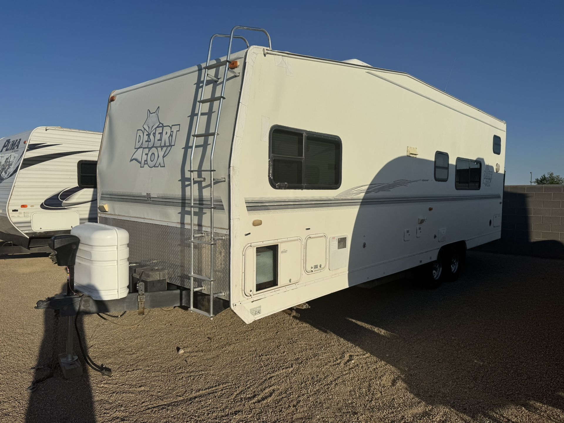 2005 Desert fox 30FT sleeps 8 onbored gen looks great