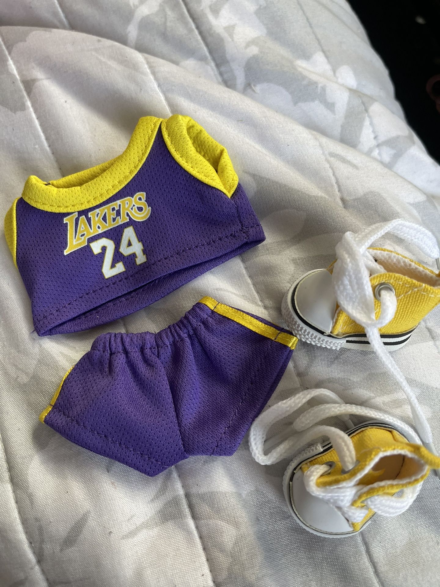 Labubu ‘Lakers Outfit’