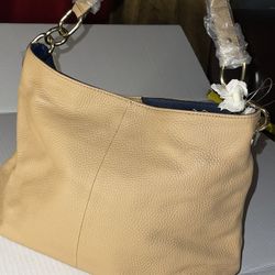 TOMMY HILFIGER Women’s Leather Bag,color beige,detailed with gold hardware.