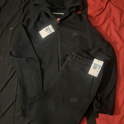 Black Nike Tech