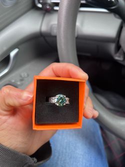 Green emerald ring
