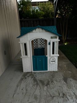 Kids playhouse