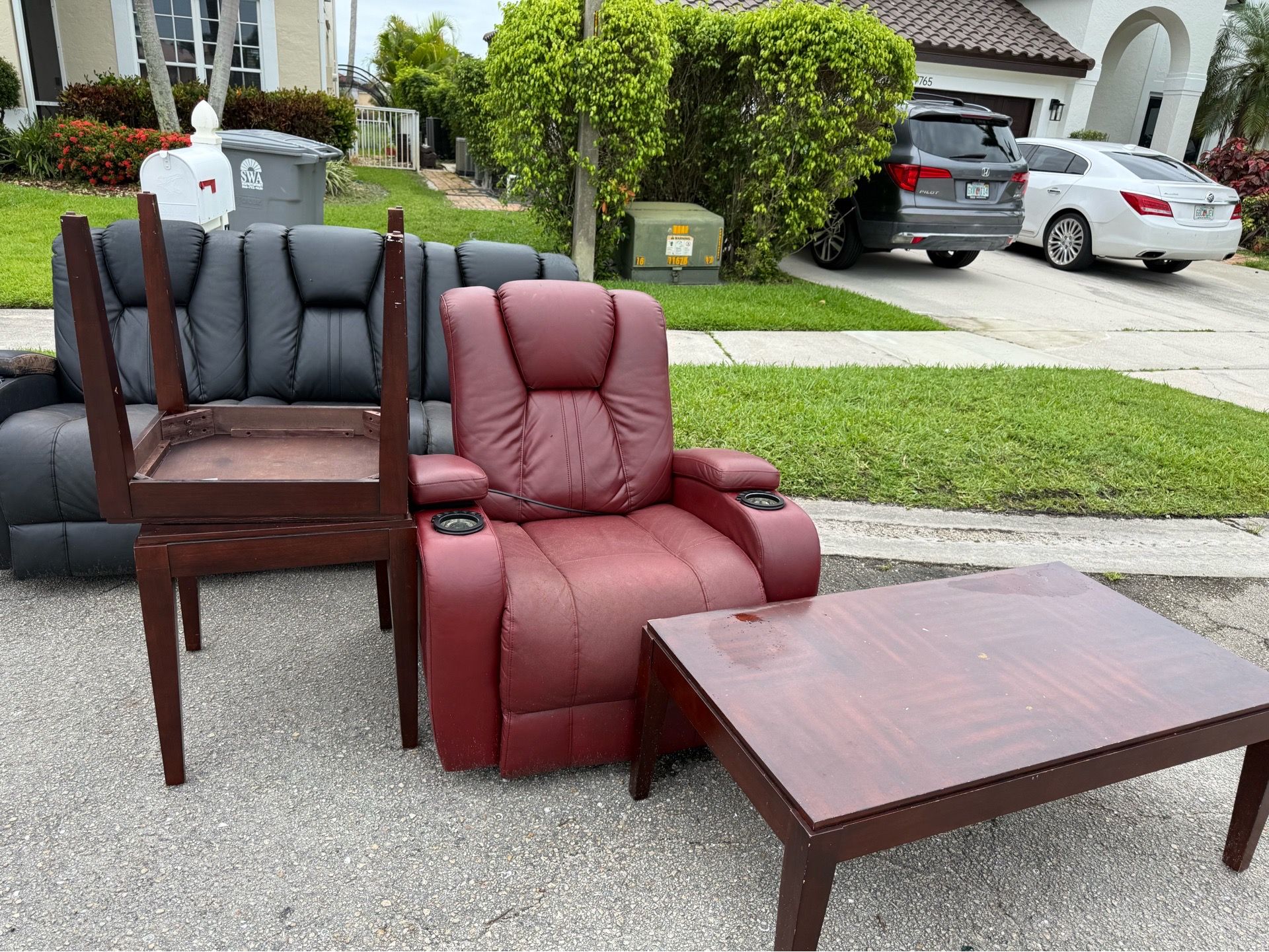 Free Power Sofa and Tables