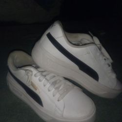 Pumas Size  6  1/2  Womens