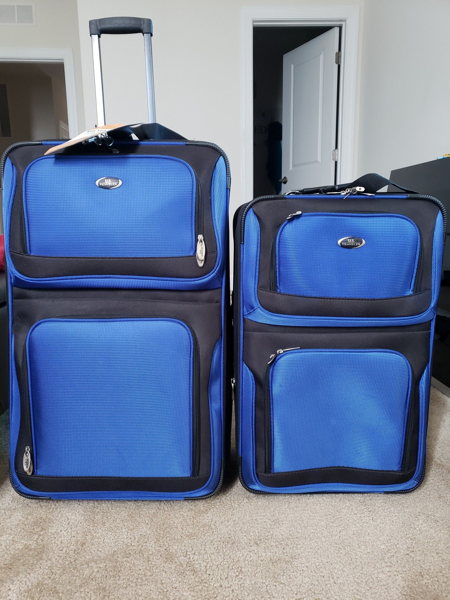 29" and 25" Expandable Two-Piece Luggage Set