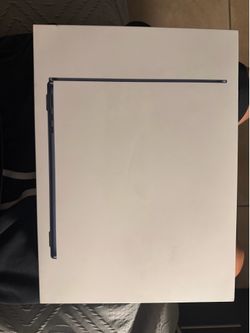 Apple Macbook M3 2024