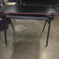 Good condition barely used red gaming slash work desk