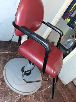 Red Vintage Hydraulic Barber Chair