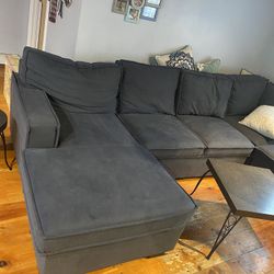 Sectional Couch / Pull Out Sleeper 