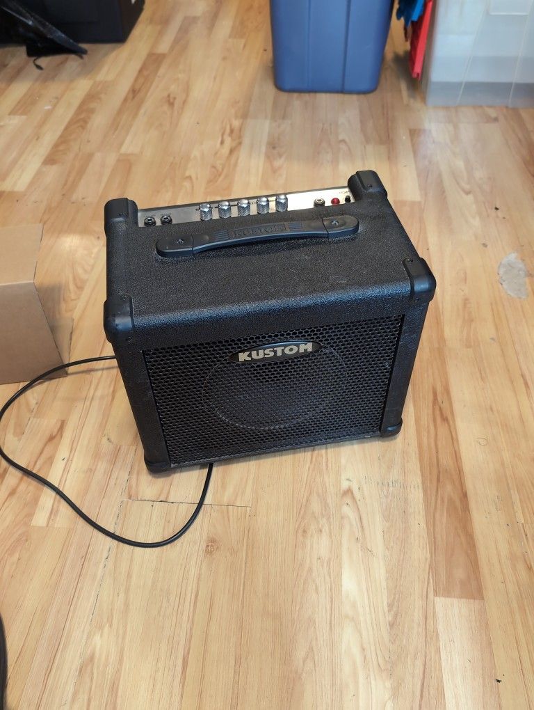 Kustom KBA 16 Bass Amp