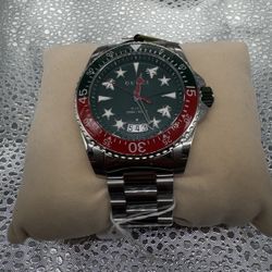 Gucci Green Red Men's Dive Watch 136.2 YA136222 Diver Silver Christmas Holiday
