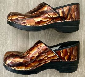READ Dansko Professional Clogs Brown Patent Leather Brown Tortoise Shell Size 41 10.5 11