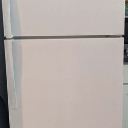 Fridge - SELLING FOR PARTS 