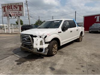 2015 FORD F150 IN FOR PARTS