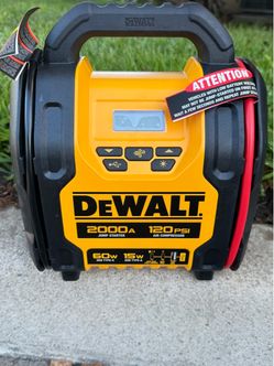 DeWalt 2000A Jump Starter & Air Compressor