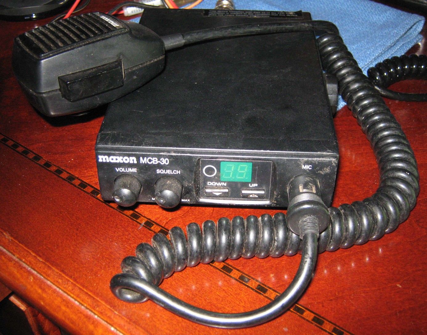 CB Radio 40 Channel Maxon MCB-30 Mod er l