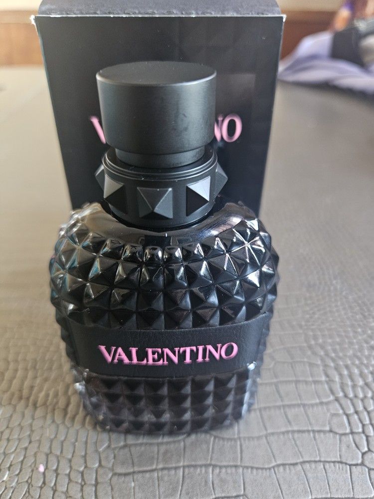 Valentino Born N Roma