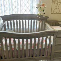 Crib with  Changing Table 