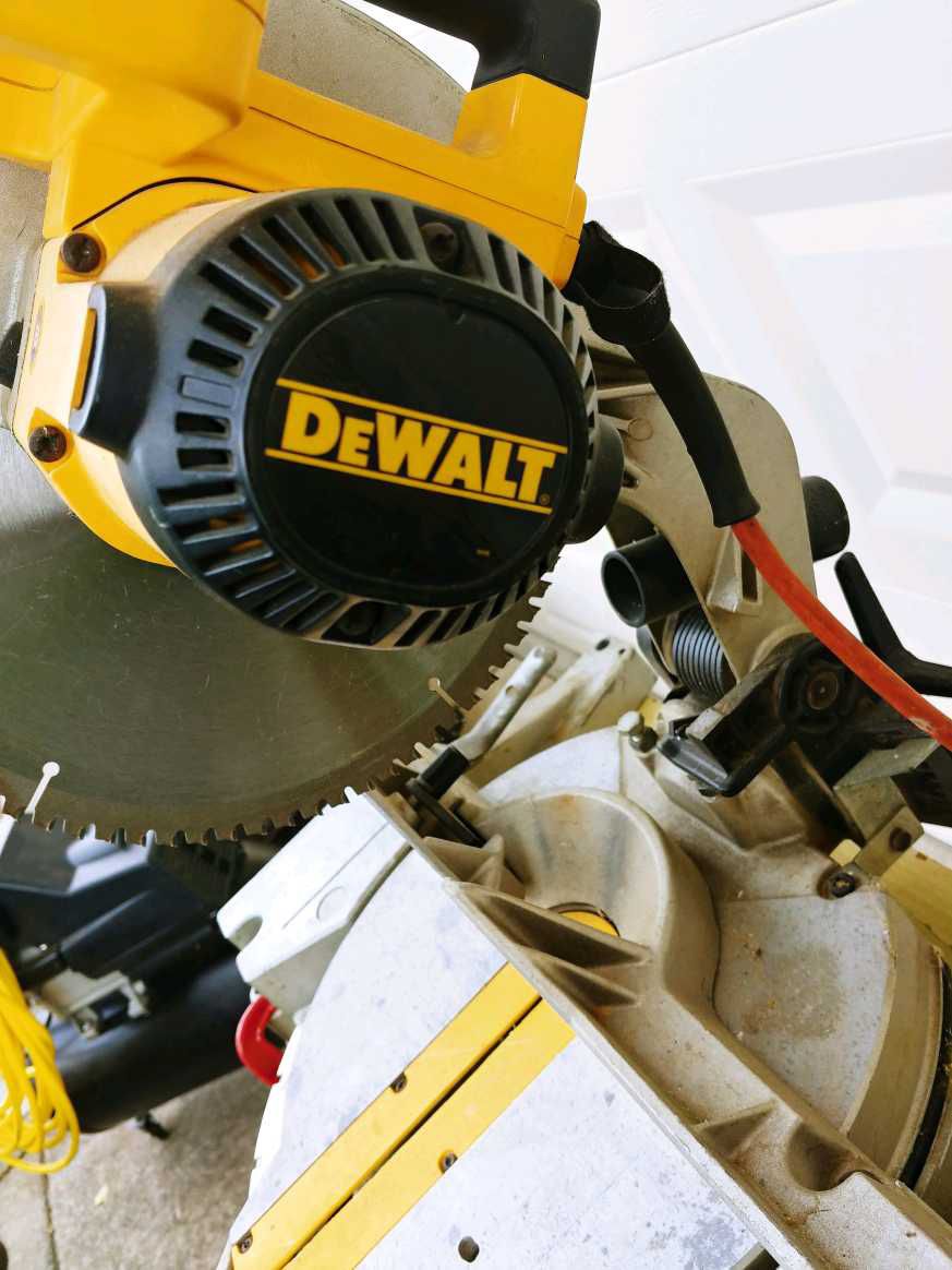 Dewalt Electric saw with table