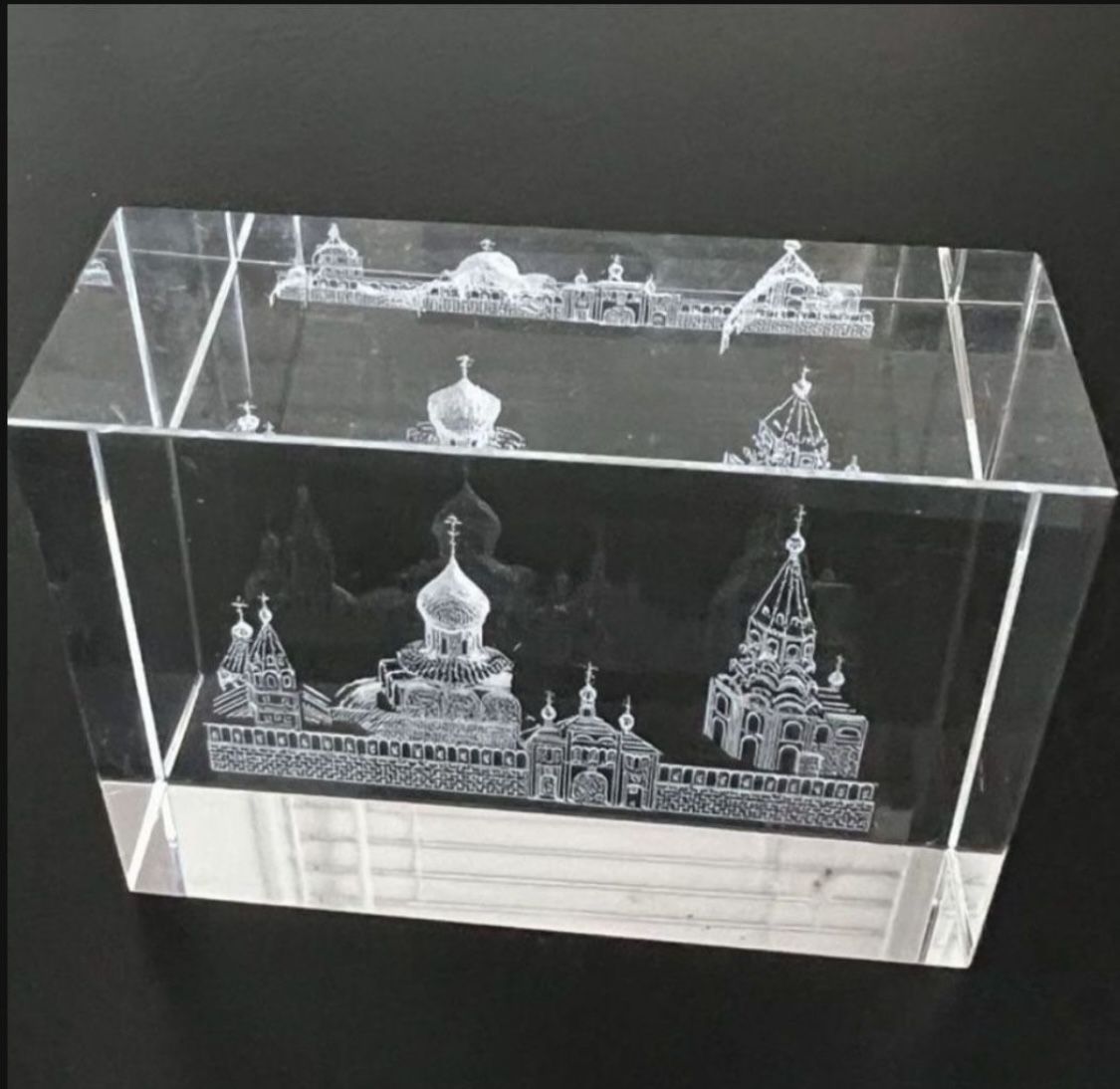 Vintage 3D Laser Crystal Engraving For Laser Building church Cube Mini Blocks 3d Laser Crystal Paperweight  In great condition  Approx 2.5” x 3”