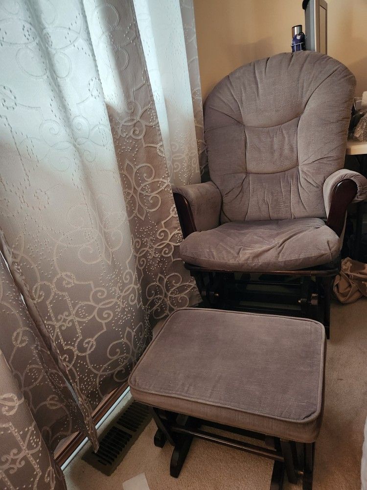 Plush GLIDER Nursing, baby rocking chair, Perfect For New Moms, New Babies.