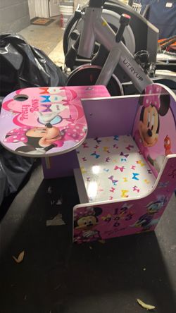 Silla escritorio infantil Minnie Mouse con mesa – Excelente estado