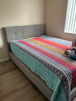 LIKE NEW Queen Size bed