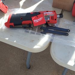 Milwaukee
M12 FUEL 12V Lithium-lon
Brushless Cordless 1/4 in.
Straight Die Grinder (Tool-Only)
