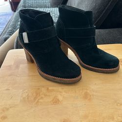 BLACK UGG SHORT BOOTS SIZE 7