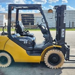 Komatsu Forklift 5000 Lbs 