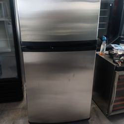 Refrigerator Everything Is And Good Working Condition 3 Months Warranty Delivery And Install 