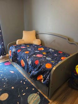 Day bed with storage