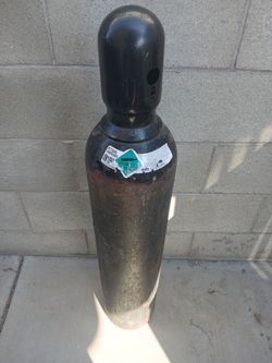 Nitrogen compressed gas  full 32 inches tall 175
