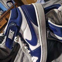 4.5y Nike Shoes Good Condition 20 or Best Offer Boys Shoes