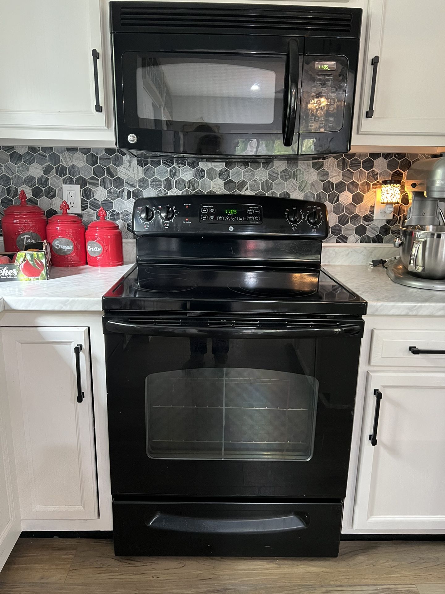 LG Kitchen Appliances  Black Stove Dishwasher And Microwave 