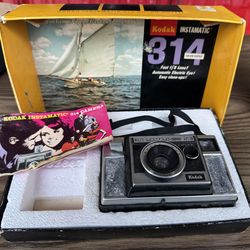 Vintage Kodak Instamatic 314 camera - display piece- unsure if it works or is missing anything