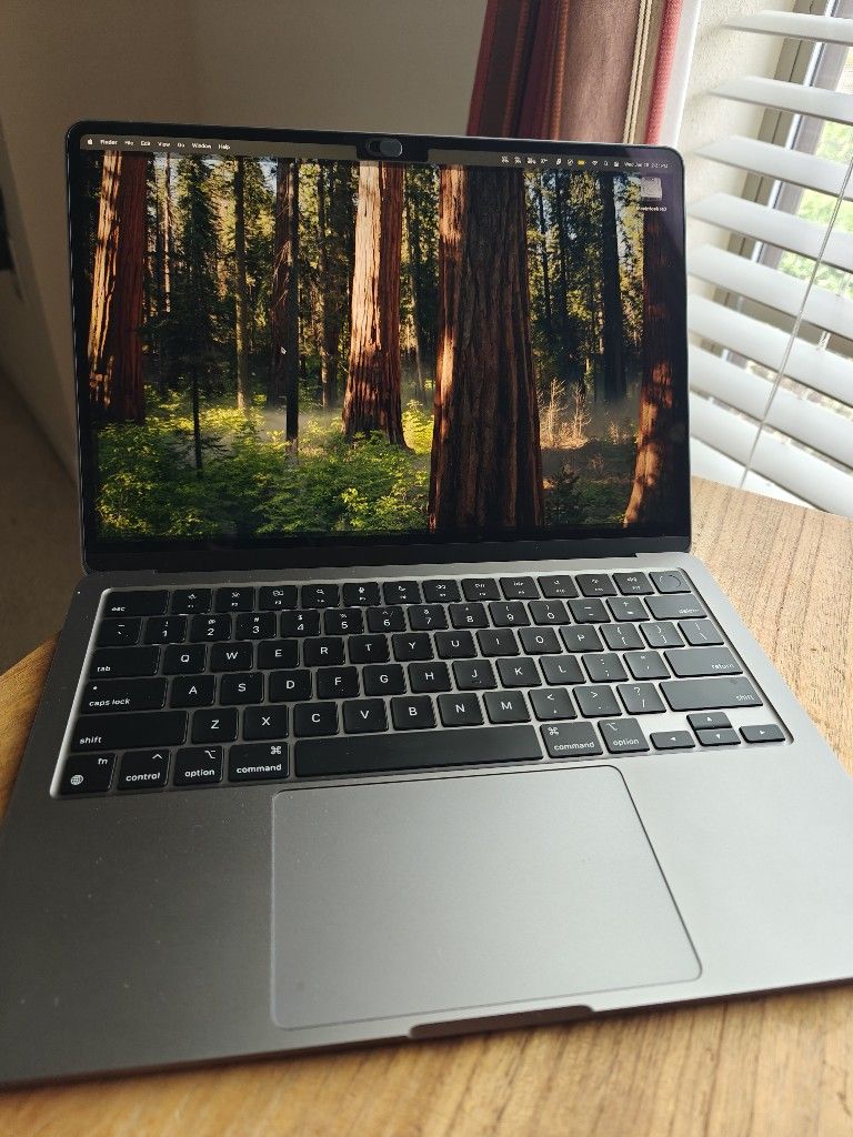 Macbook Air M2 (16gb RAM, flawless)