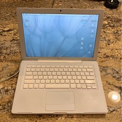Apple Macbook 13 A1181 2.0GHz 2GB RAM  120GB