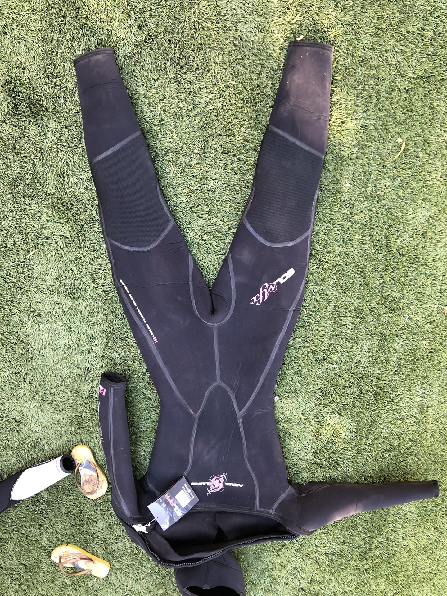 Aqua Lung Sol Afx Women’s 4 New and used Body Glove Dive Suit