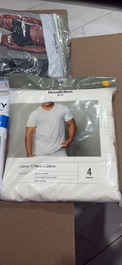Goodfellow & Co size small classic V-neck
